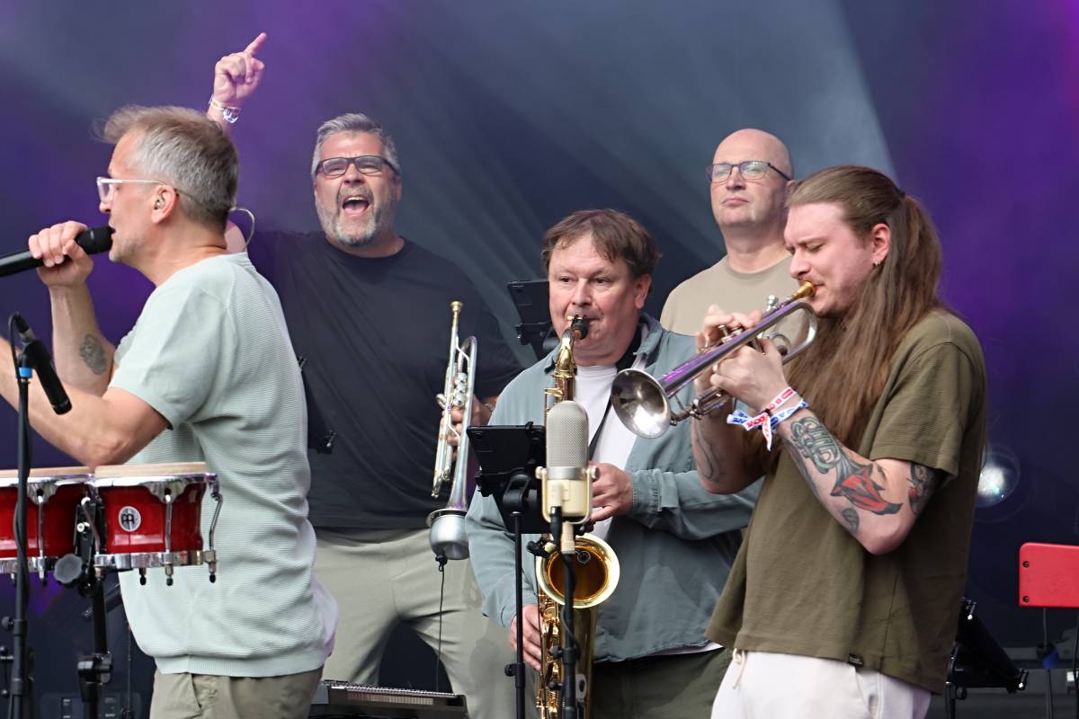 Festival Groove Brno pokračoval v rytmu skladeb Dirty Loops, Candy Dulfer a B-Side Bandu