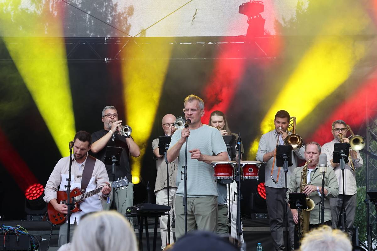 Festival Groove Brno pokračoval v rytmu skladeb Dirty Loops, Candy Dulfer a B-Side Bandu