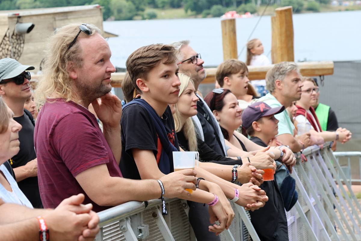 Festival Groove Brno pokračoval v rytmu skladeb Dirty Loops, Candy Dulfer a B-Side Bandu