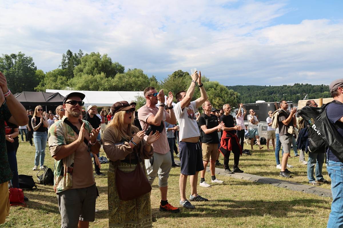 Festival Groove Brno pokračoval v rytmu skladeb Dirty Loops, Candy Dulfer a B-Side Bandu