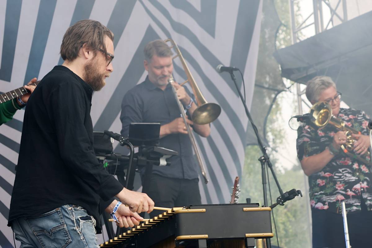 Festival Groove Brno pokračoval v rytmu skladeb Dirty Loops, Candy Dulfer a B-Side Bandu