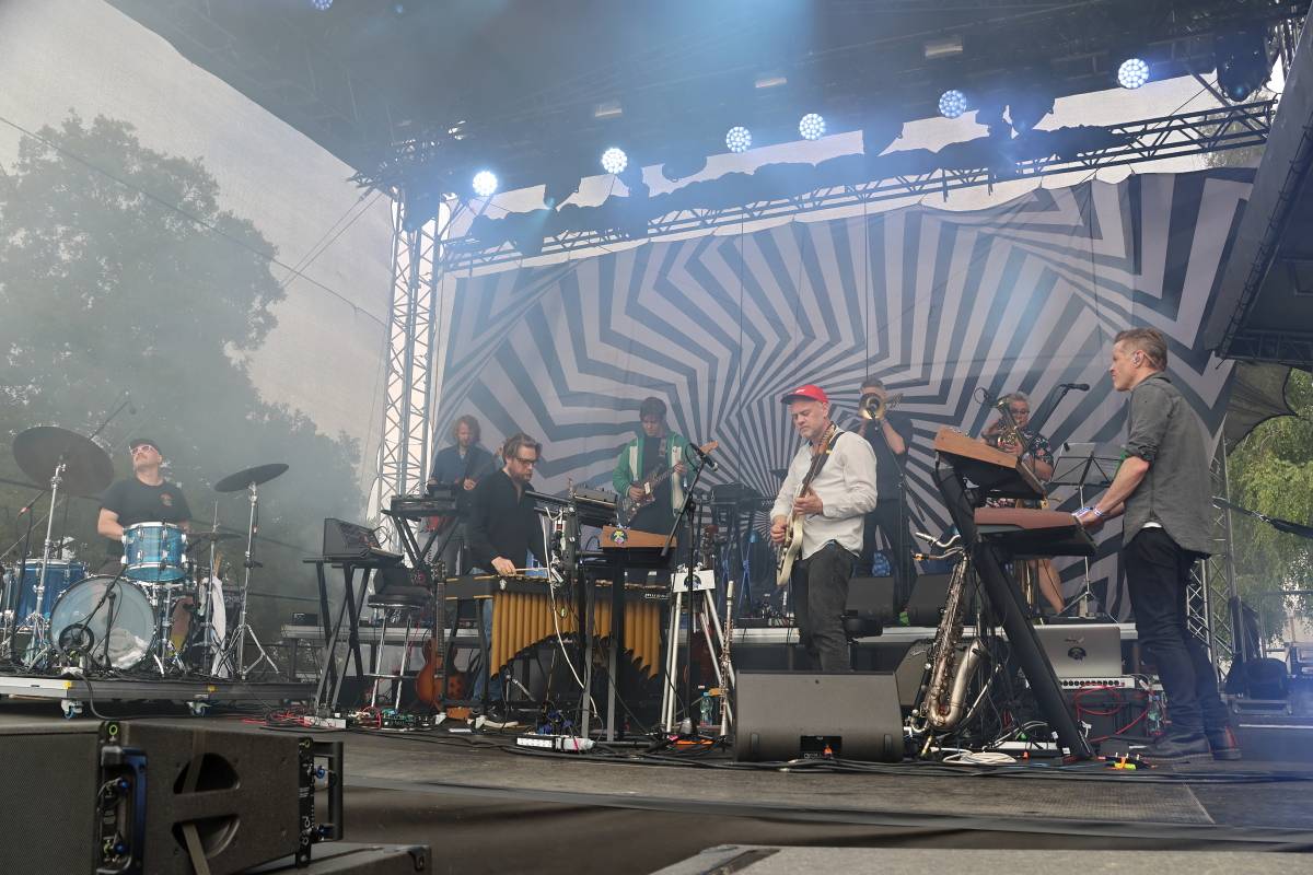 Festival Groove Brno pokračoval v rytmu skladeb Dirty Loops, Candy Dulfer a B-Side Bandu