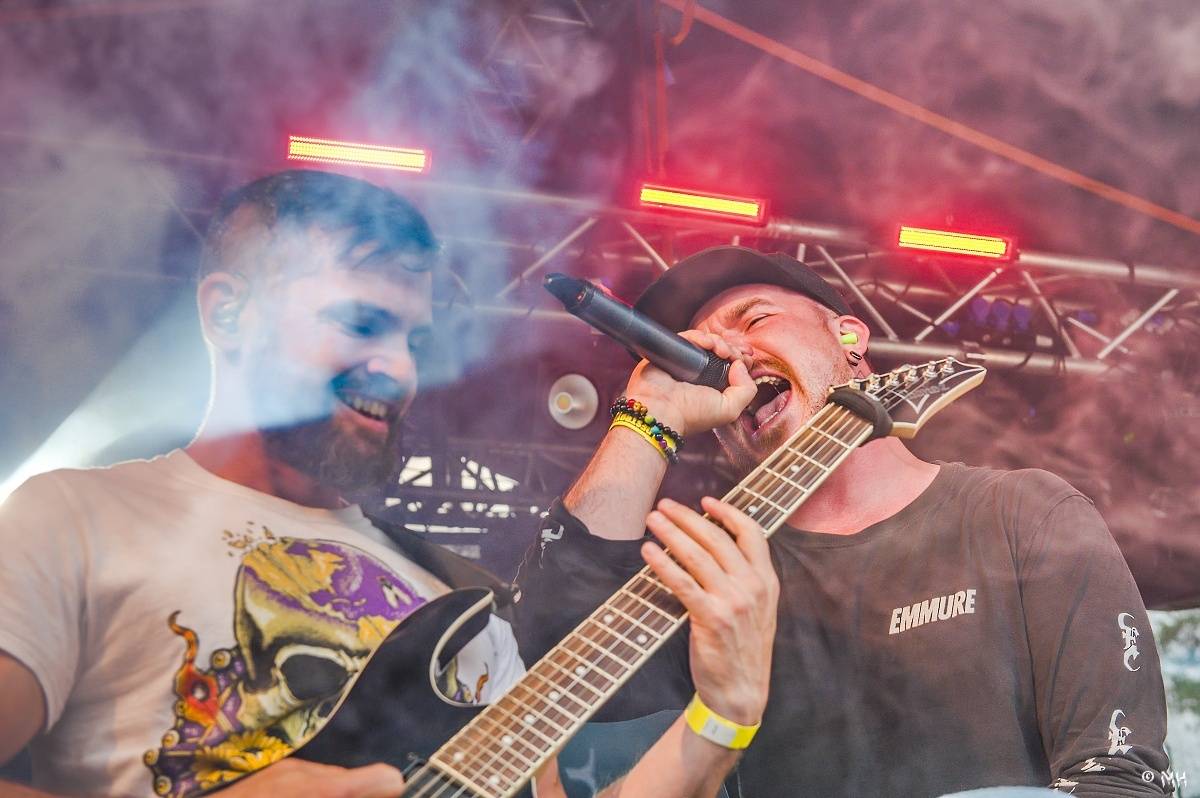 Druhému dni Destroy Festu nepřálo počasí. Metalové fanoušky bavili Sinner Self, Modern Age Dying nebo Pilsentura