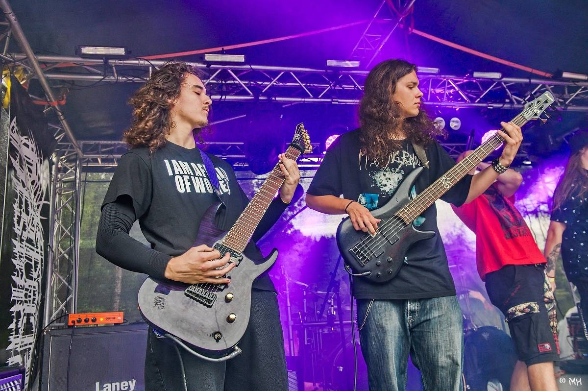 Druhému dni Destroy Festu nepřálo počasí. Metalové fanoušky bavili Sinner Self, Modern Age Dying nebo Pilsentura