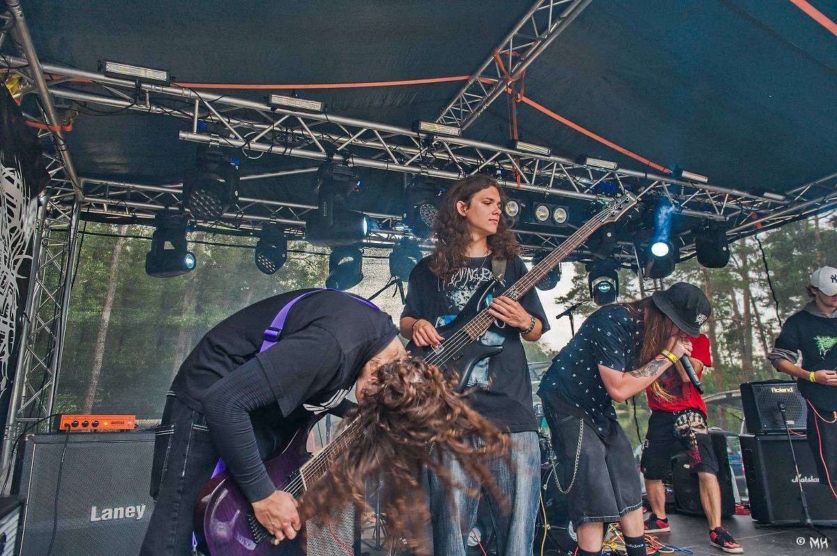 Druhému dni Destroy Festu nepřálo počasí. Metalové fanoušky bavili Sinner Self, Modern Age Dying nebo Pilsentura