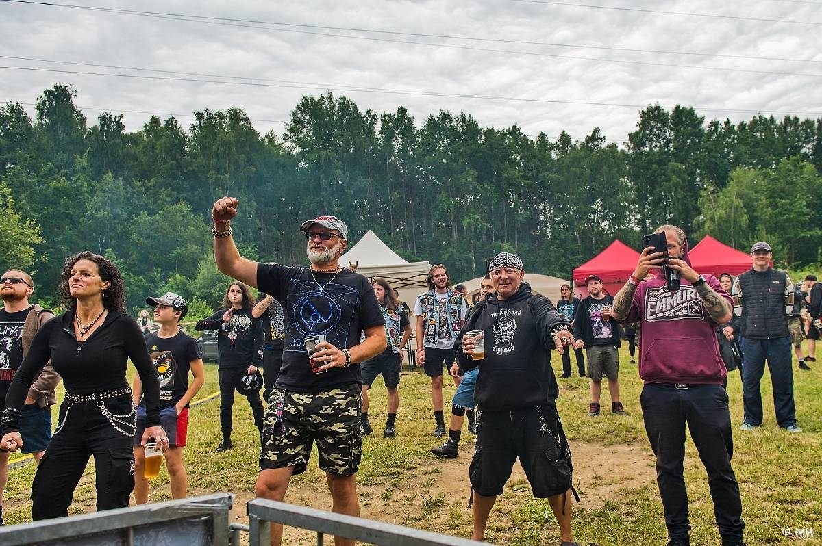 Druhému dni Destroy Festu nepřálo počasí. Metalové fanoušky bavili Sinner Self, Modern Age Dying nebo Pilsentura