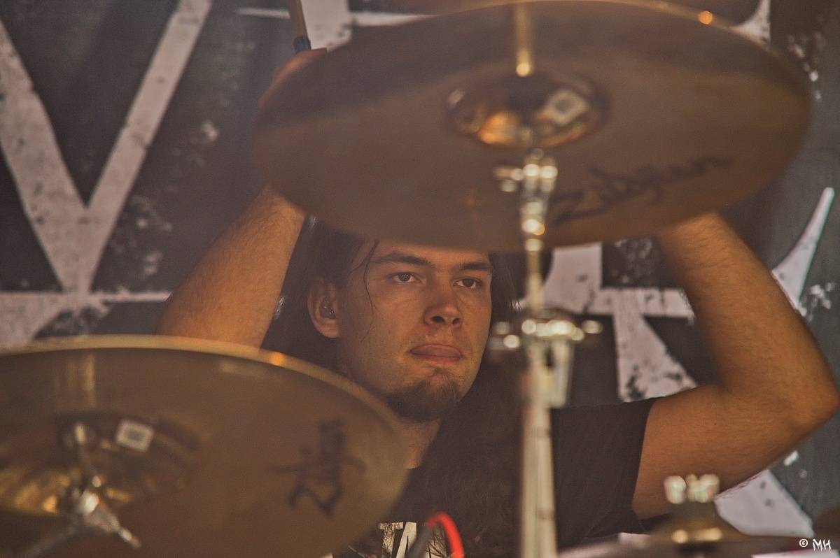 Druhému dni Destroy Festu nepřálo počasí. Metalové fanoušky bavili Sinner Self, Modern Age Dying nebo Pilsentura