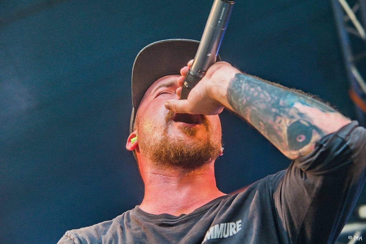 Druhému dni Destroy Festu nepřálo počasí. Metalové fanoušky bavili Sinner Self, Modern Age Dying nebo Pilsentura