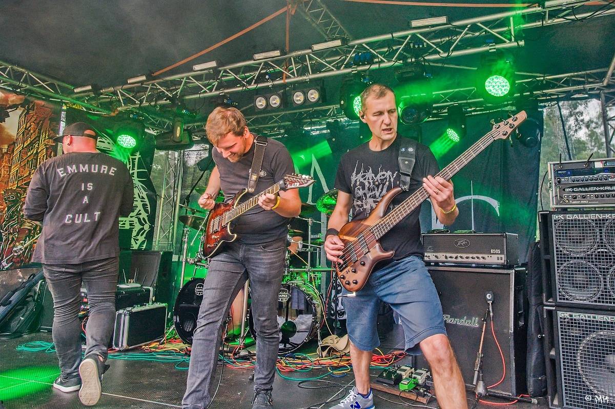 Druhému dni Destroy Festu nepřálo počasí. Metalové fanoušky bavili Sinner Self, Modern Age Dying nebo Pilsentura