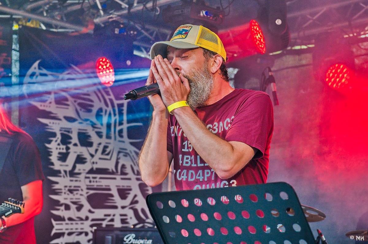 Druhému dni Destroy Festu nepřálo počasí. Metalové fanoušky bavili Sinner Self, Modern Age Dying nebo Pilsentura