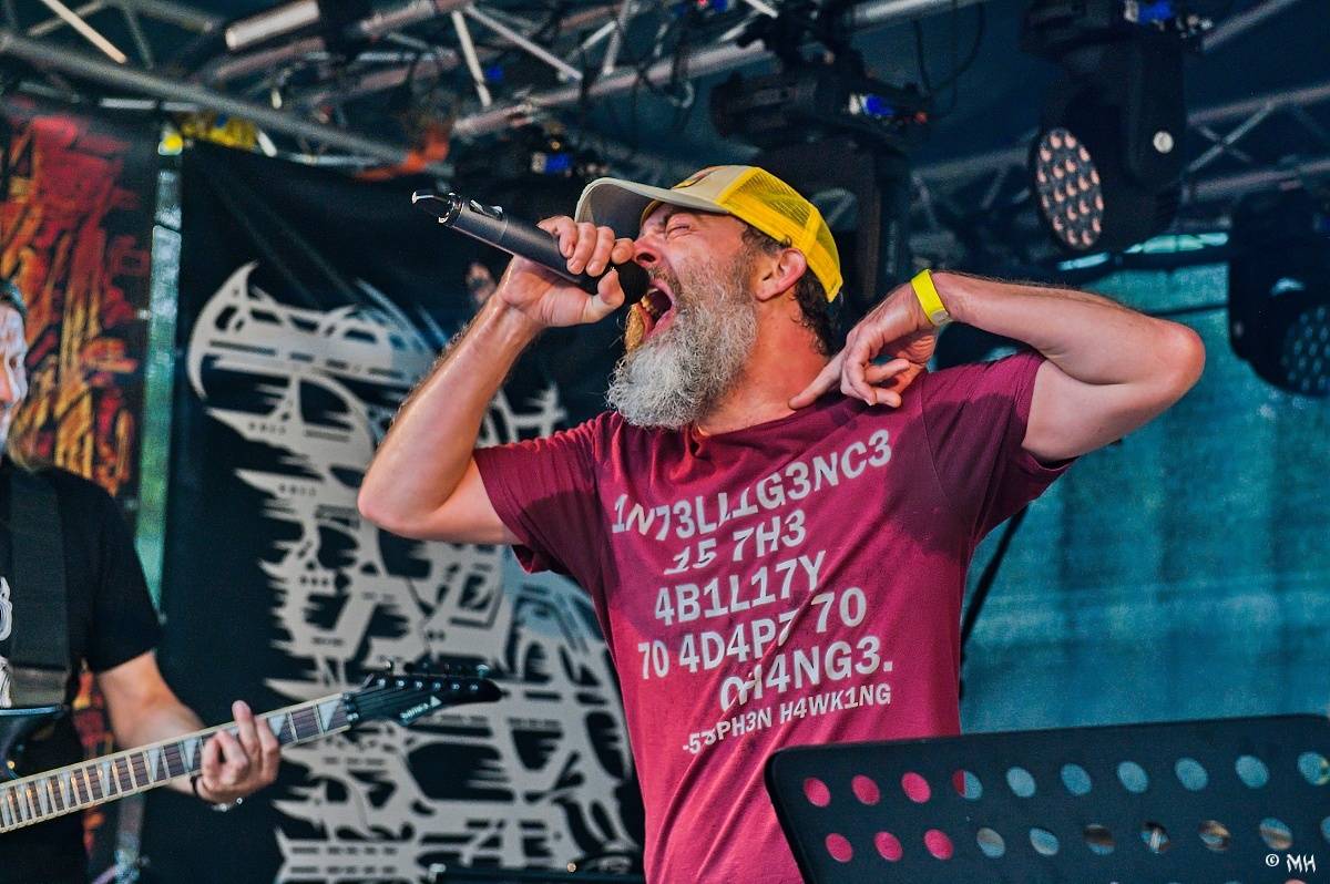 Druhému dni Destroy Festu nepřálo počasí. Metalové fanoušky bavili Sinner Self, Modern Age Dying nebo Pilsentura