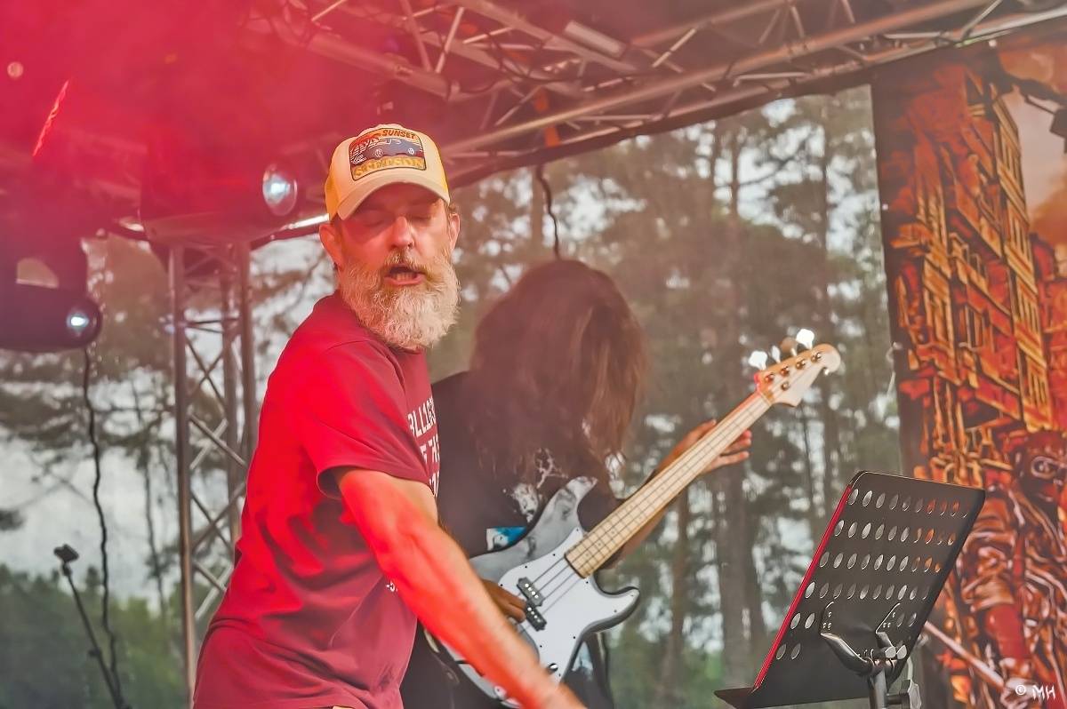 Druhému dni Destroy Festu nepřálo počasí. Metalové fanoušky bavili Sinner Self, Modern Age Dying nebo Pilsentura