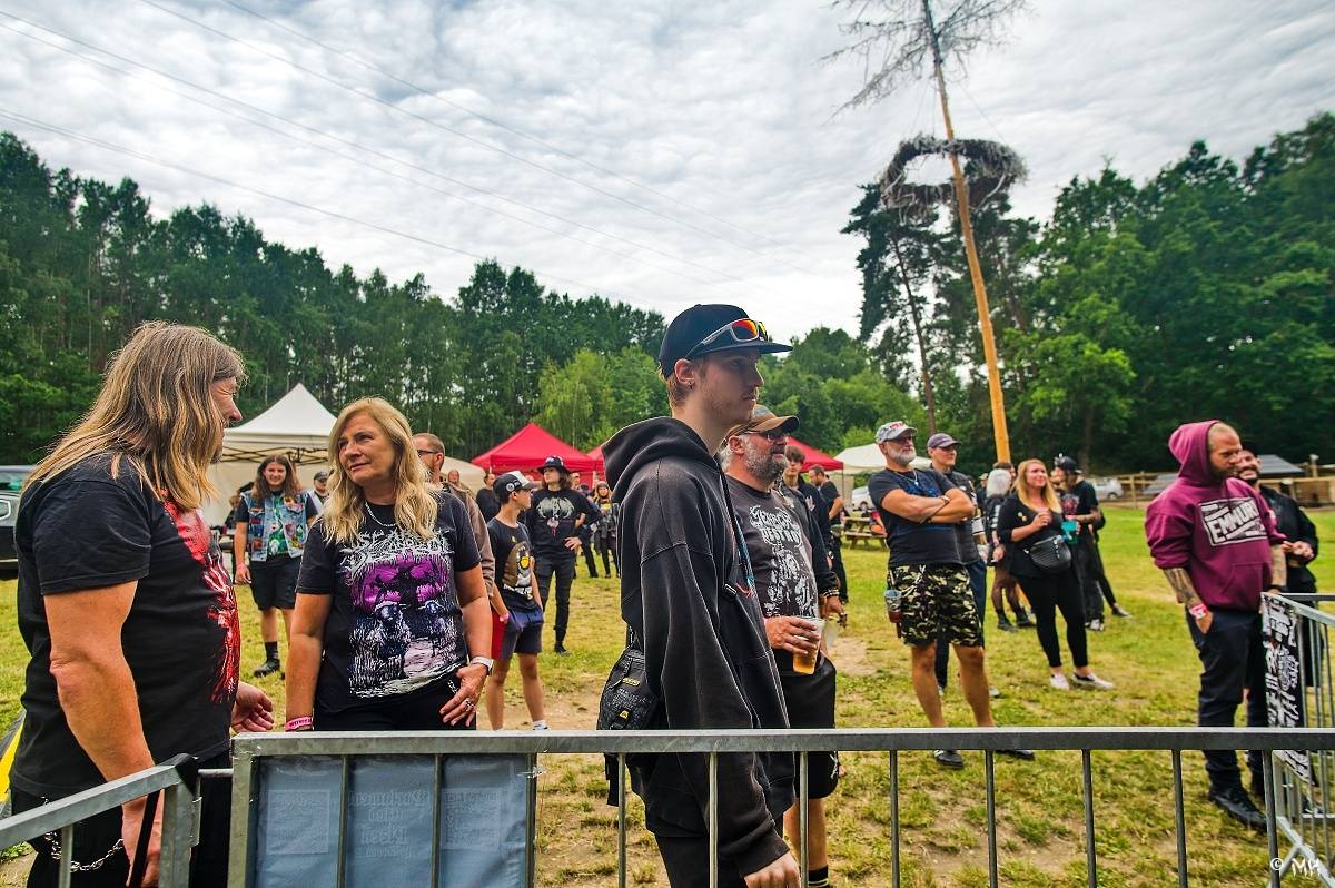 Druhému dni Destroy Festu nepřálo počasí. Metalové fanoušky bavili Sinner Self, Modern Age Dying nebo Pilsentura