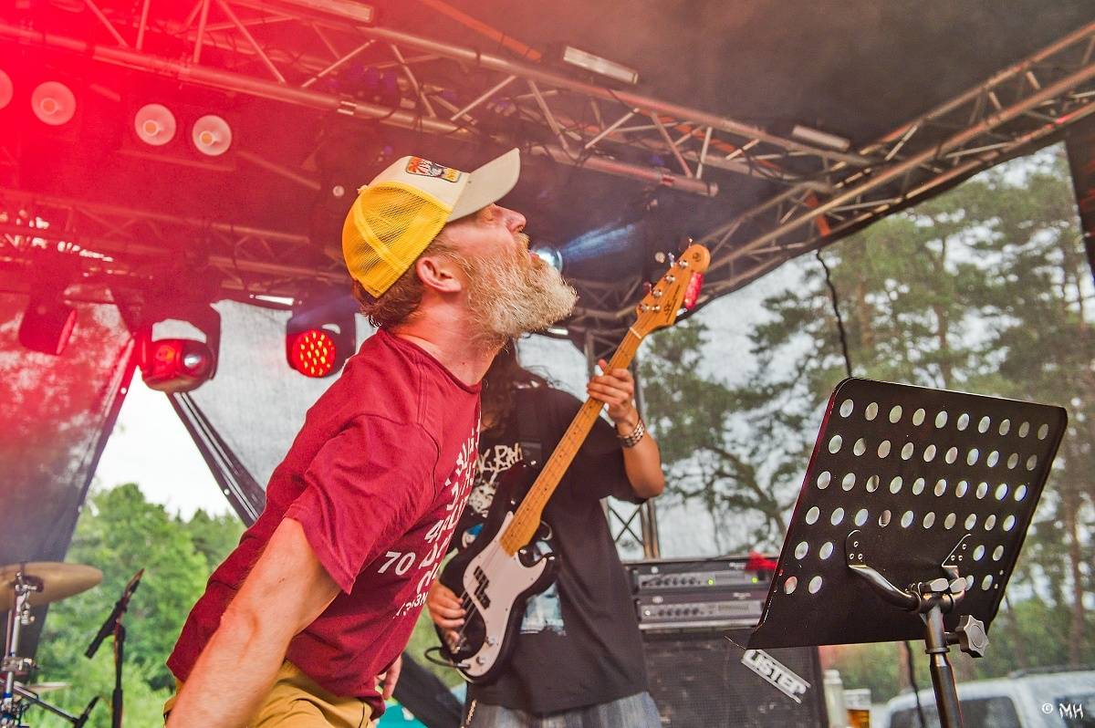 Druhému dni Destroy Festu nepřálo počasí. Metalové fanoušky bavili Sinner Self, Modern Age Dying nebo Pilsentura