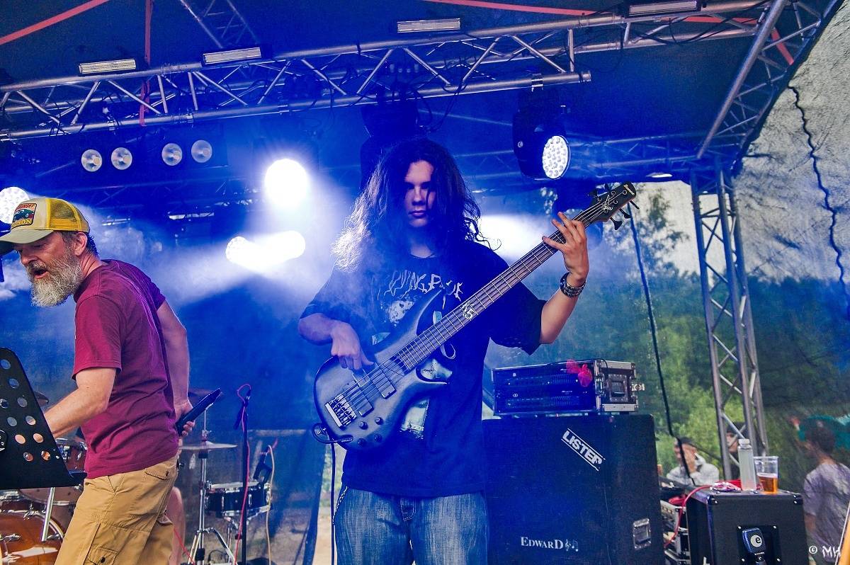 Druhému dni Destroy Festu nepřálo počasí. Metalové fanoušky bavili Sinner Self, Modern Age Dying nebo Pilsentura