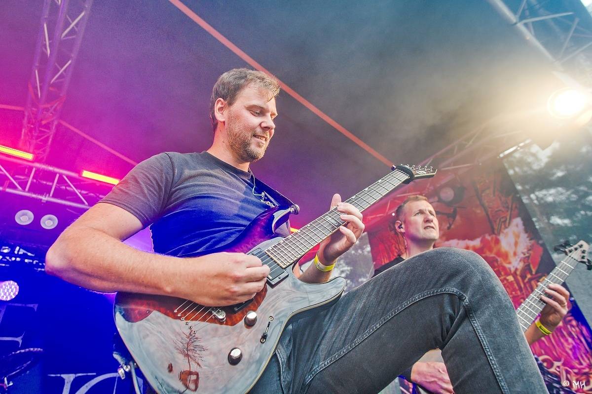 Druhému dni Destroy Festu nepřálo počasí. Metalové fanoušky bavili Sinner Self, Modern Age Dying nebo Pilsentura