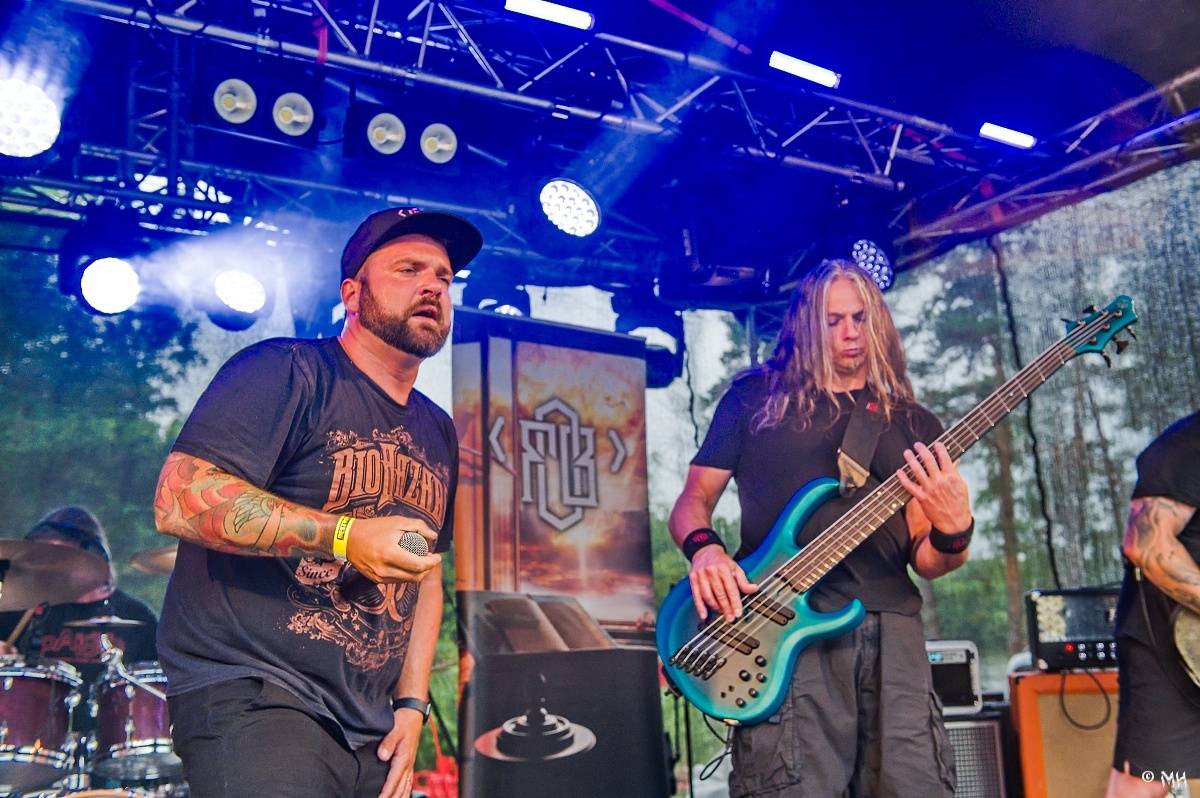 Druhému dni Destroy Festu nepřálo počasí. Metalové fanoušky bavili Sinner Self, Modern Age Dying nebo Pilsentura