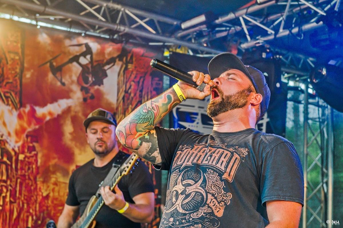 Druhému dni Destroy Festu nepřálo počasí. Metalové fanoušky bavili Sinner Self, Modern Age Dying nebo Pilsentura