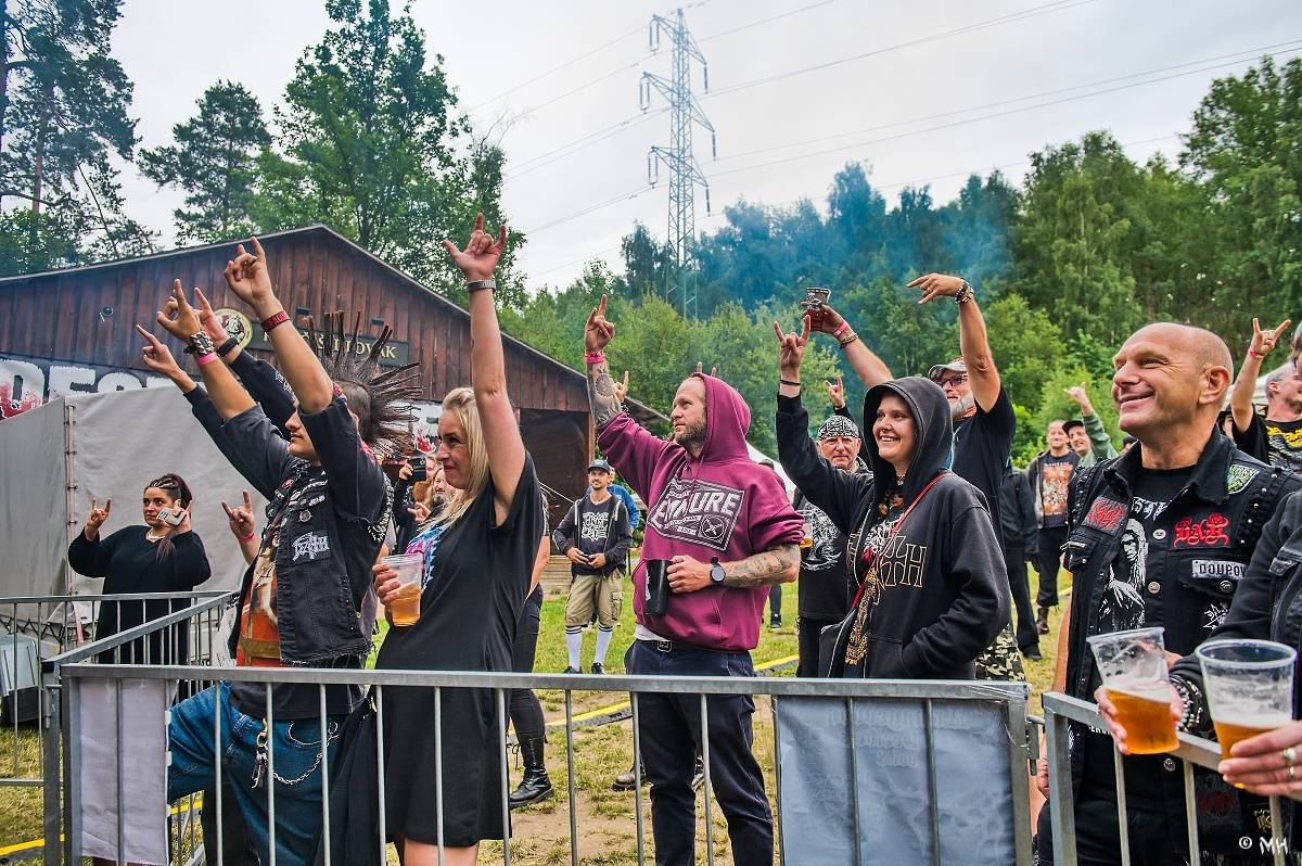 Druhému dni Destroy Festu nepřálo počasí. Metalové fanoušky bavili Sinner Self, Modern Age Dying nebo Pilsentura