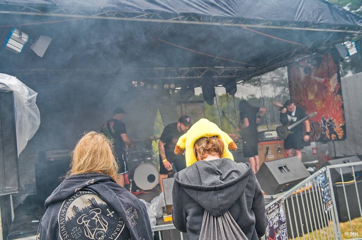 Druhému dni Destroy Festu nepřálo počasí. Metalové fanoušky bavili Sinner Self, Modern Age Dying nebo Pilsentura