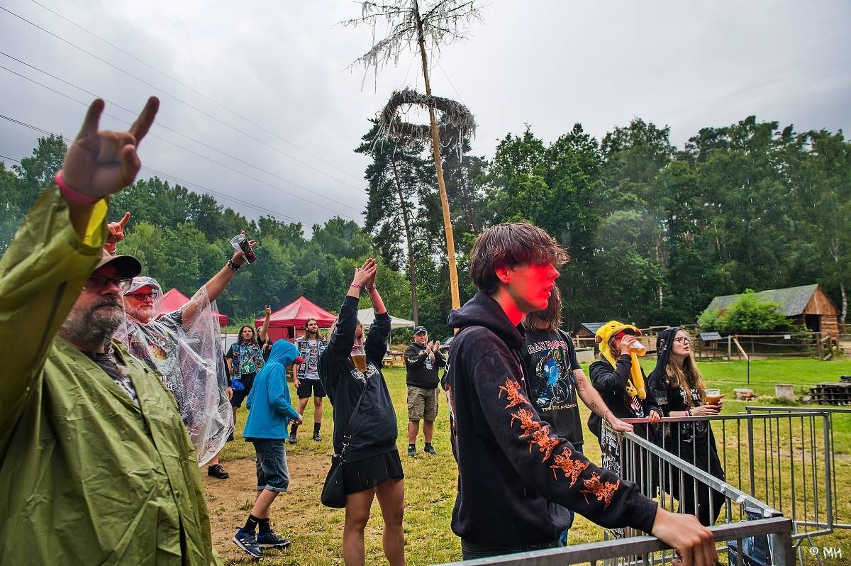 Druhému dni Destroy Festu nepřálo počasí. Metalové fanoušky bavili Sinner Self, Modern Age Dying nebo Pilsentura