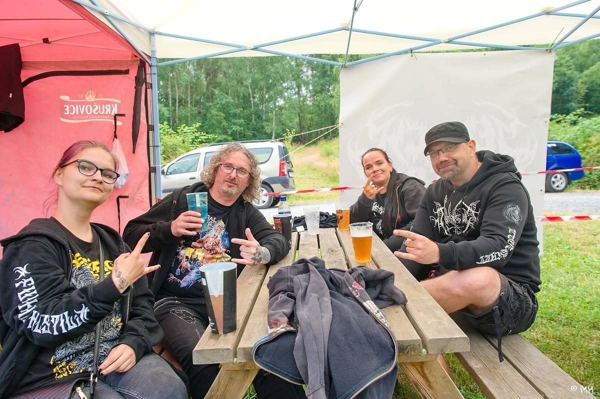 Druhému dni Destroy Festu nepřálo počasí. Metalové fanoušky bavili Sinner Self, Modern Age Dying nebo Pilsentura