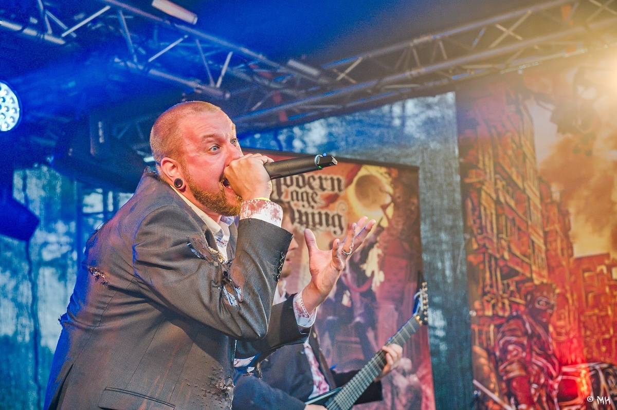 Druhému dni Destroy Festu nepřálo počasí. Metalové fanoušky bavili Sinner Self, Modern Age Dying nebo Pilsentura