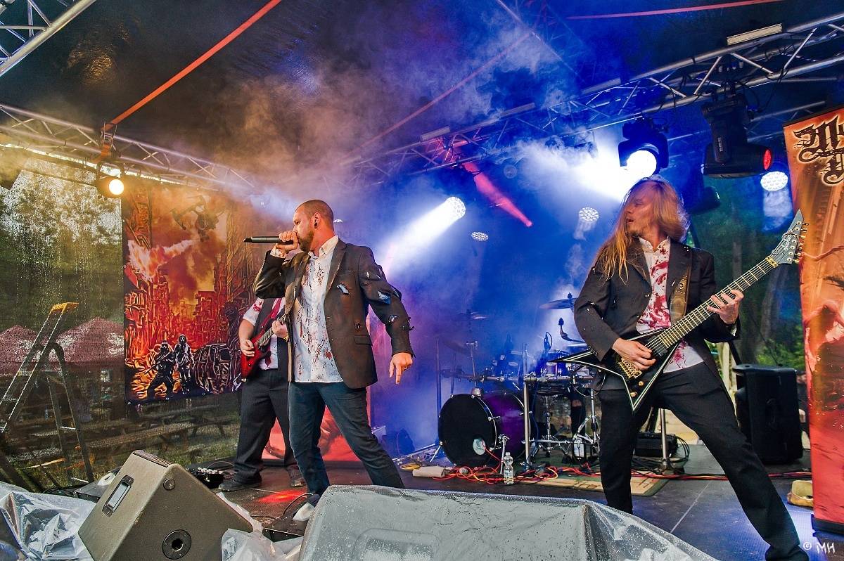 Druhému dni Destroy Festu nepřálo počasí. Metalové fanoušky bavili Sinner Self, Modern Age Dying nebo Pilsentura