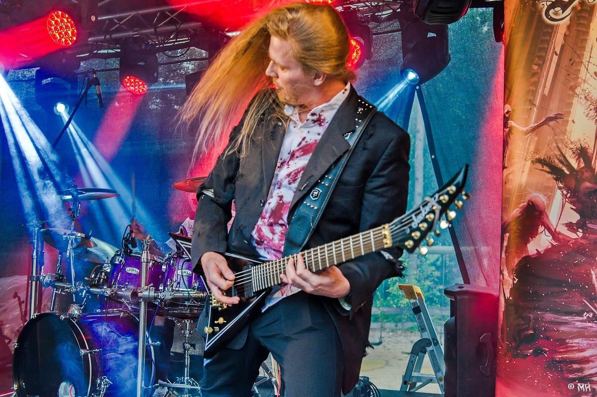 Druhému dni Destroy Festu nepřálo počasí. Metalové fanoušky bavili Sinner Self, Modern Age Dying nebo Pilsentura