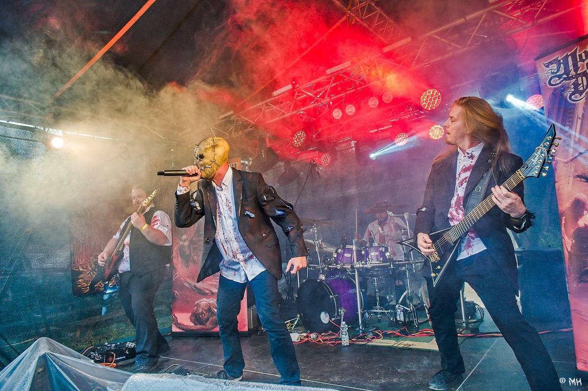 Druhému dni Destroy Festu nepřálo počasí. Metalové fanoušky bavili Sinner Self, Modern Age Dying nebo Pilsentura