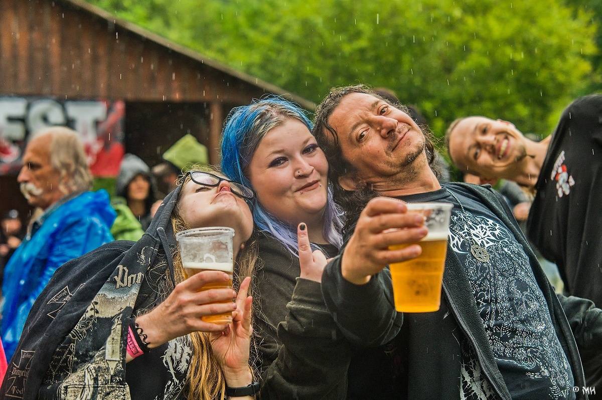 Druhému dni Destroy Festu nepřálo počasí. Metalové fanoušky bavili Sinner Self, Modern Age Dying nebo Pilsentura