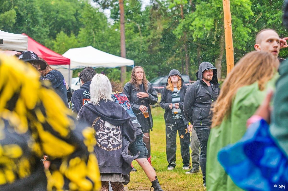 Druhému dni Destroy Festu nepřálo počasí. Metalové fanoušky bavili Sinner Self, Modern Age Dying nebo Pilsentura