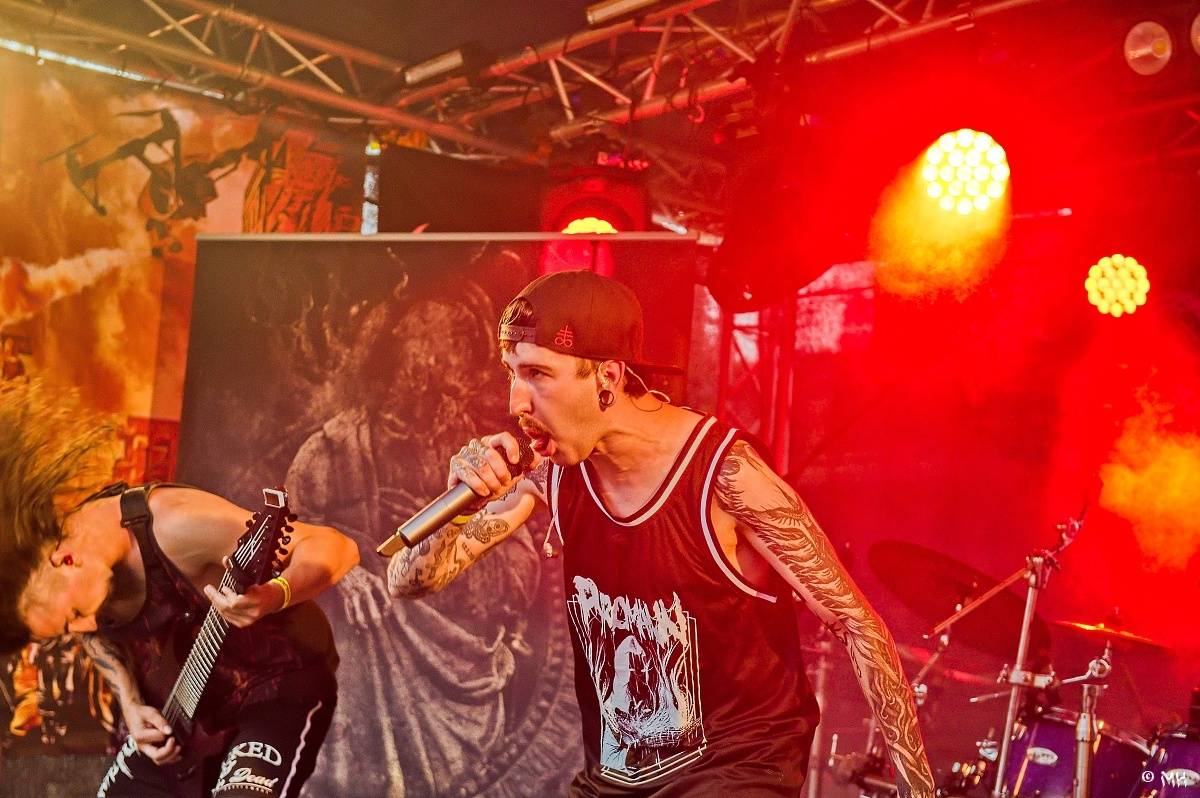 Druhému dni Destroy Festu nepřálo počasí. Metalové fanoušky bavili Sinner Self, Modern Age Dying nebo Pilsentura