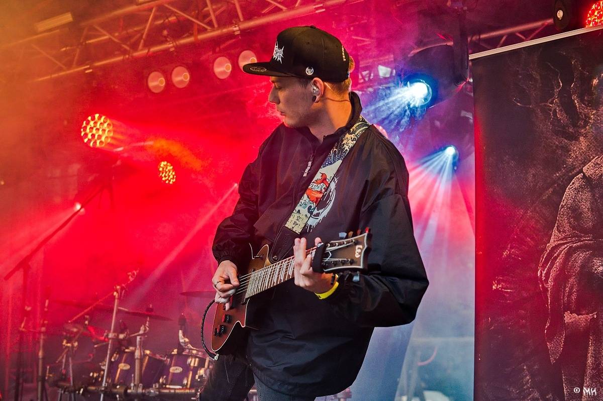 Druhému dni Destroy Festu nepřálo počasí. Metalové fanoušky bavili Sinner Self, Modern Age Dying nebo Pilsentura