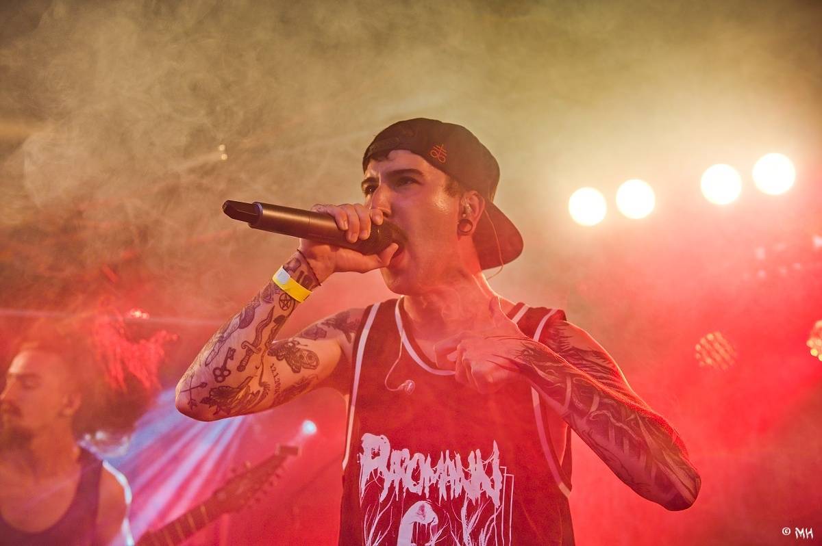 Druhému dni Destroy Festu nepřálo počasí. Metalové fanoušky bavili Sinner Self, Modern Age Dying nebo Pilsentura