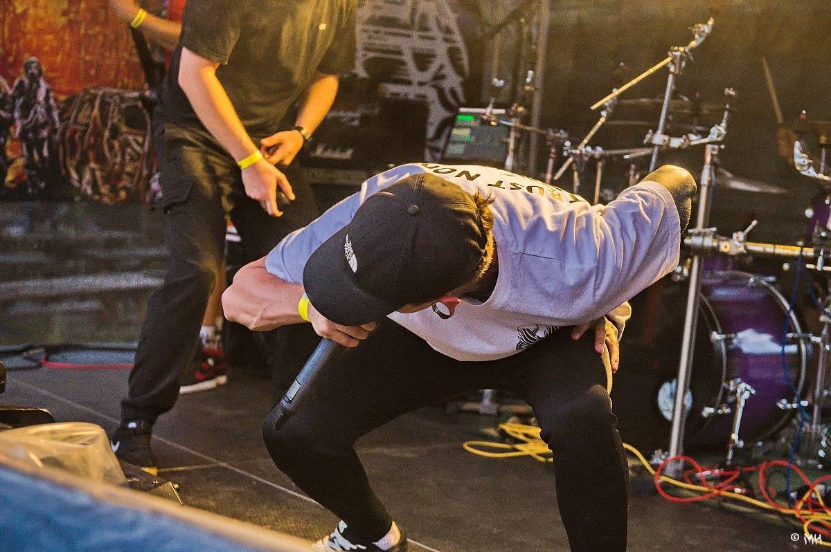 Druhému dni Destroy Festu nepřálo počasí. Metalové fanoušky bavili Sinner Self, Modern Age Dying nebo Pilsentura