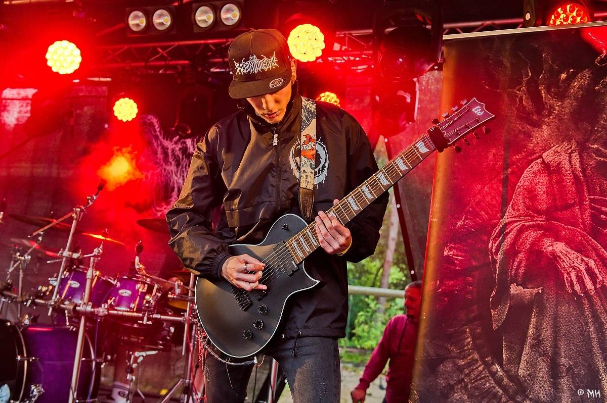 Druhému dni Destroy Festu nepřálo počasí. Metalové fanoušky bavili Sinner Self, Modern Age Dying nebo Pilsentura