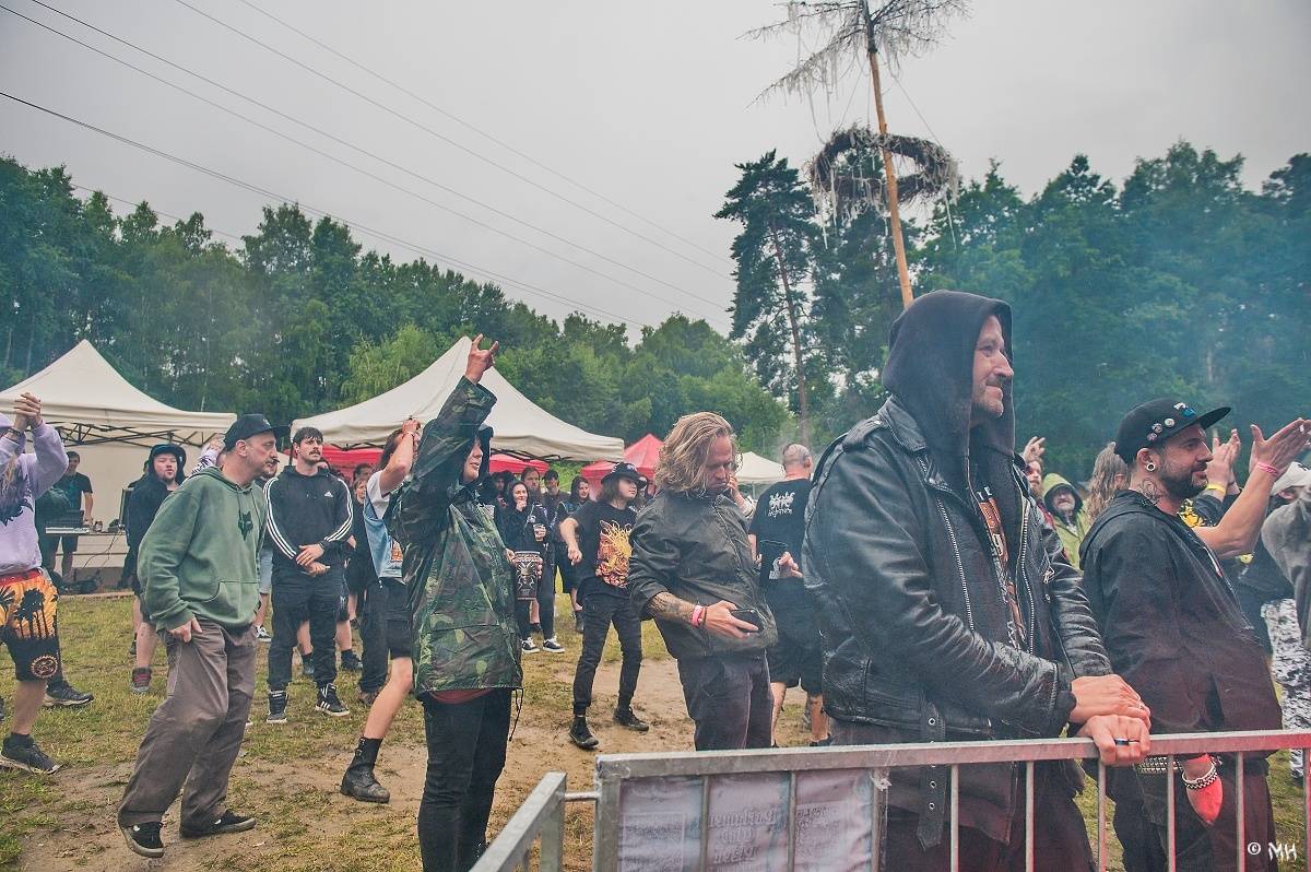 Druhému dni Destroy Festu nepřálo počasí. Metalové fanoušky bavili Sinner Self, Modern Age Dying nebo Pilsentura