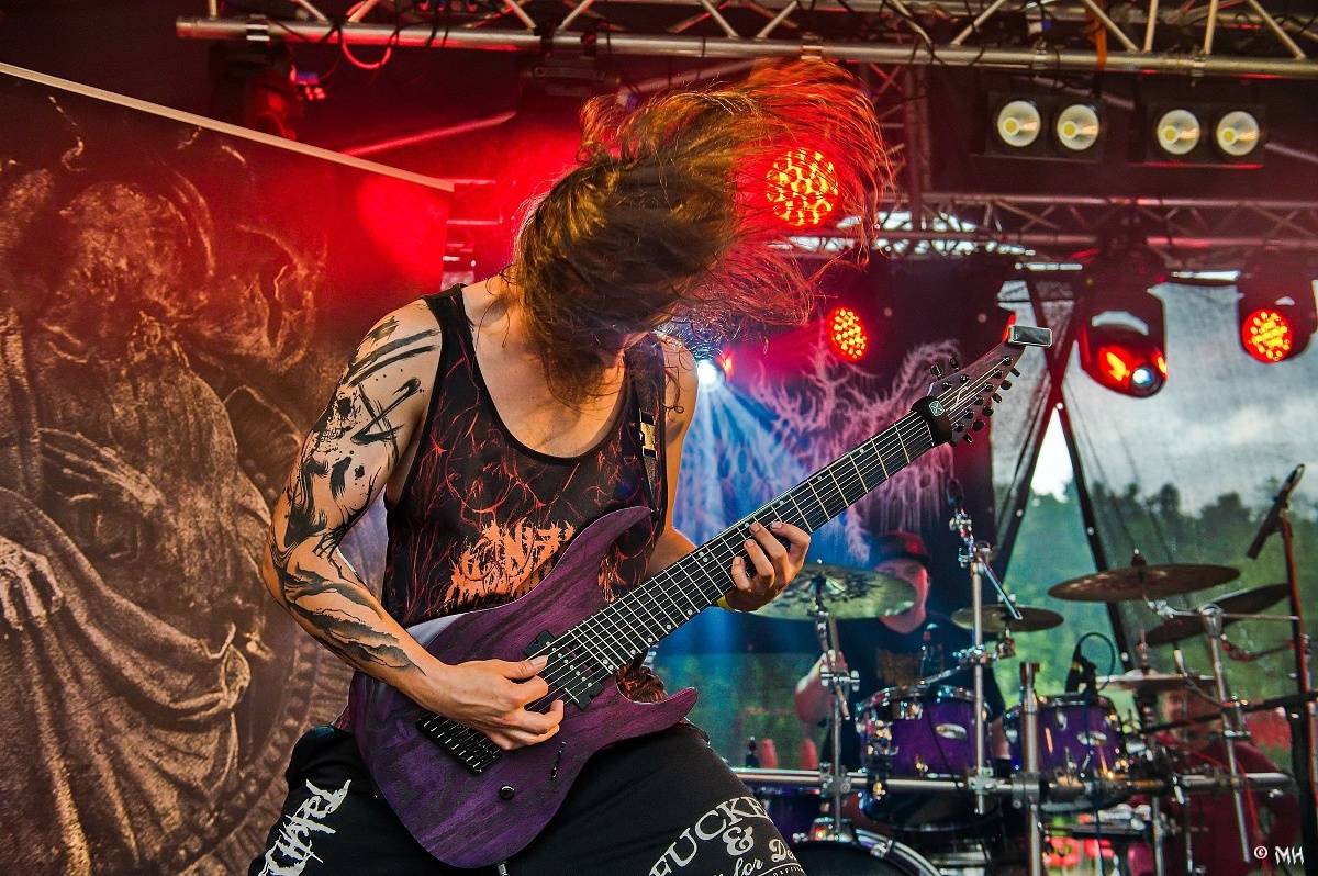 Druhému dni Destroy Festu nepřálo počasí. Metalové fanoušky bavili Sinner Self, Modern Age Dying nebo Pilsentura