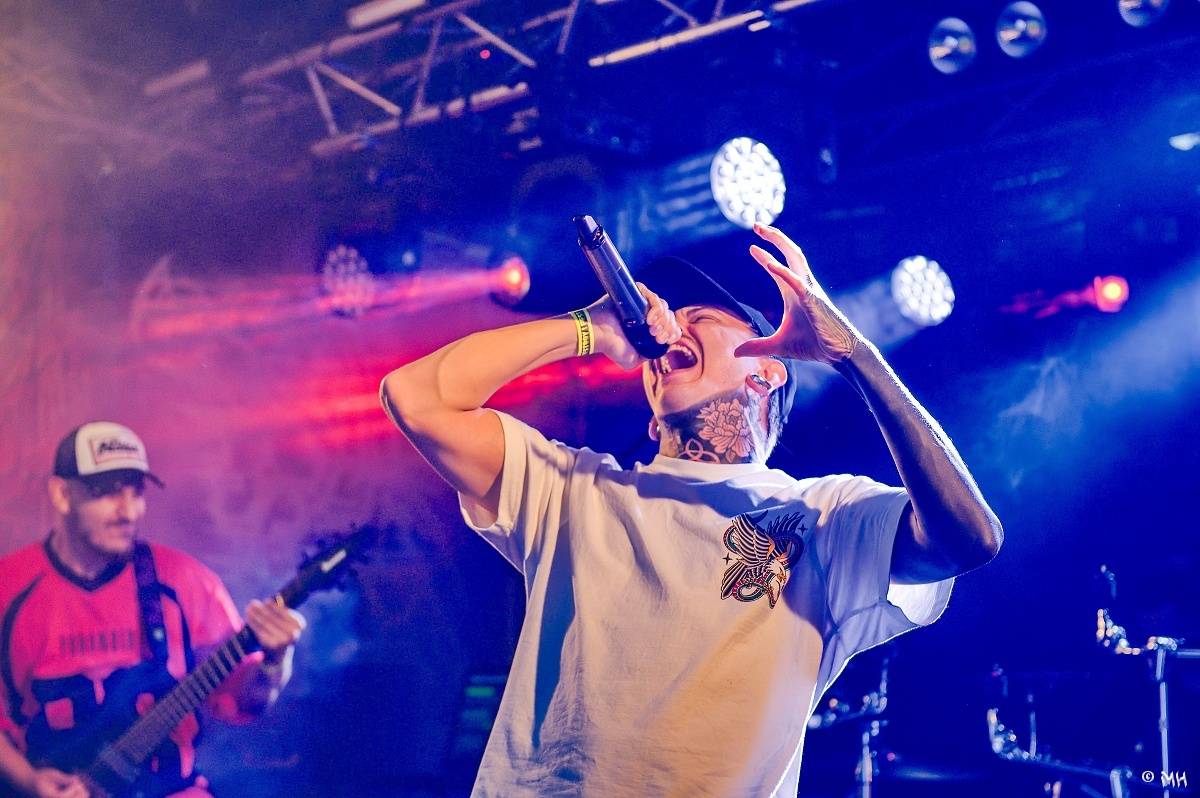 Druhému dni Destroy Festu nepřálo počasí. Metalové fanoušky bavili Sinner Self, Modern Age Dying nebo Pilsentura