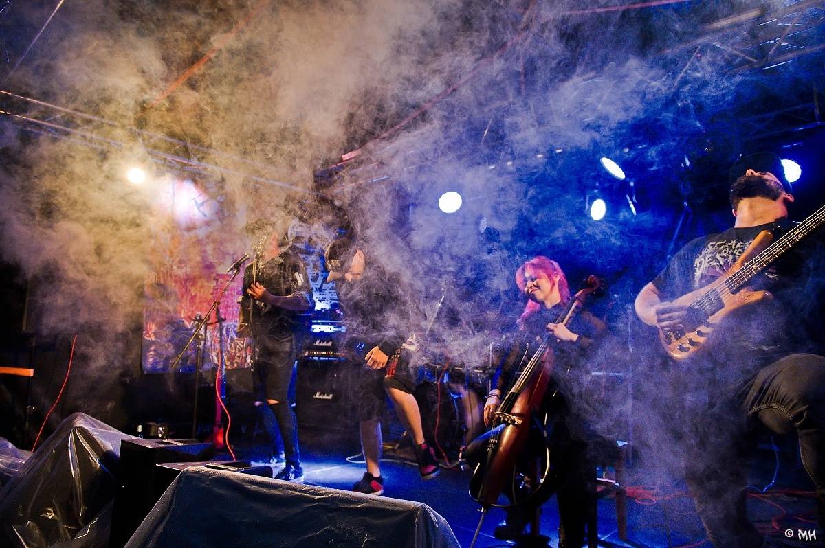 Druhému dni Destroy Festu nepřálo počasí. Metalové fanoušky bavili Sinner Self, Modern Age Dying nebo Pilsentura