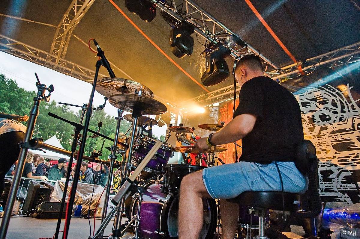 Druhému dni Destroy Festu nepřálo počasí. Metalové fanoušky bavili Sinner Self, Modern Age Dying nebo Pilsentura