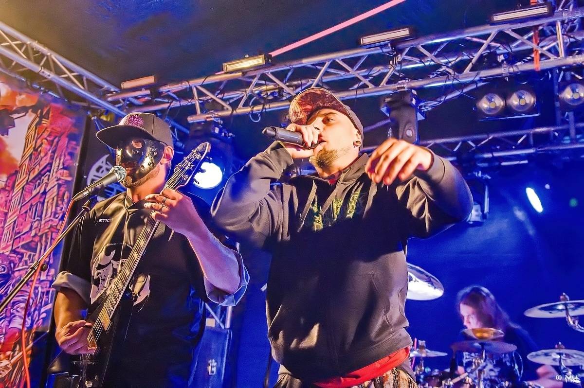 Druhému dni Destroy Festu nepřálo počasí. Metalové fanoušky bavili Sinner Self, Modern Age Dying nebo Pilsentura