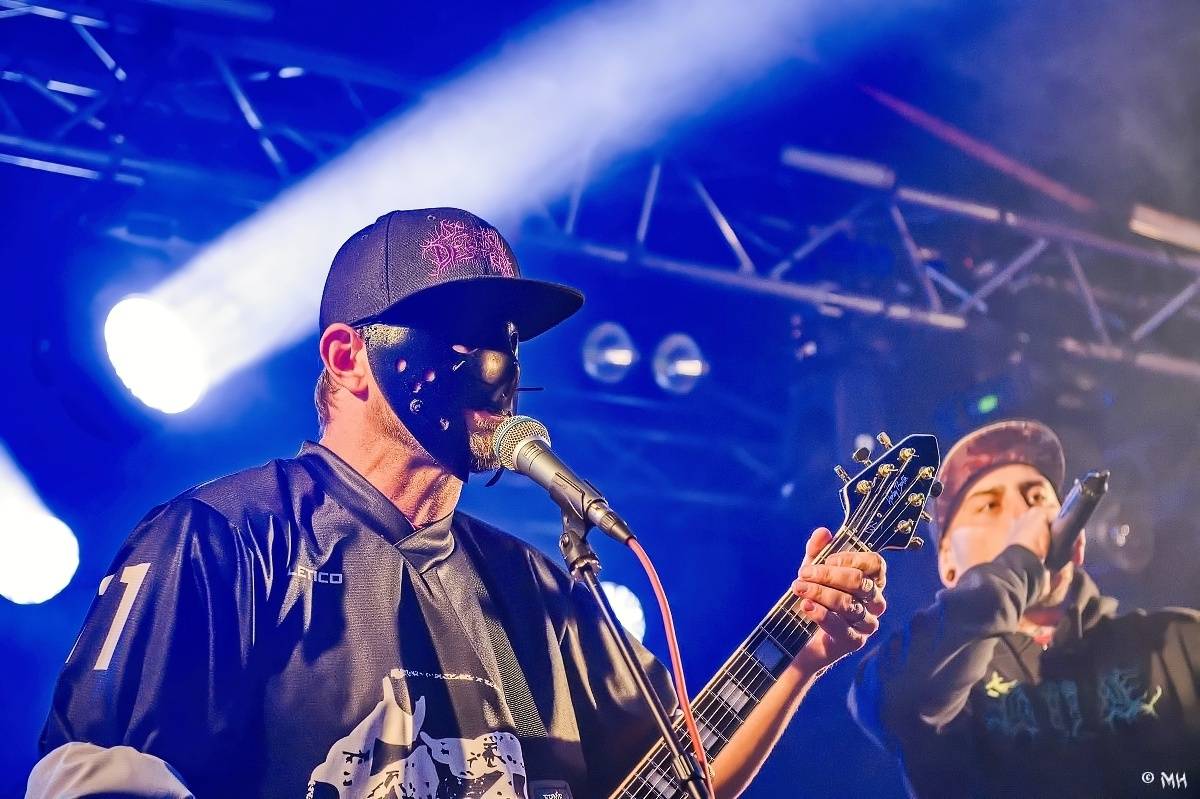 Druhému dni Destroy Festu nepřálo počasí. Metalové fanoušky bavili Sinner Self, Modern Age Dying nebo Pilsentura