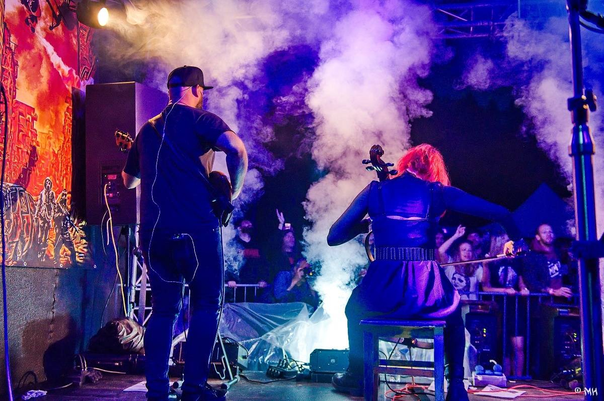 Druhému dni Destroy Festu nepřálo počasí. Metalové fanoušky bavili Sinner Self, Modern Age Dying nebo Pilsentura