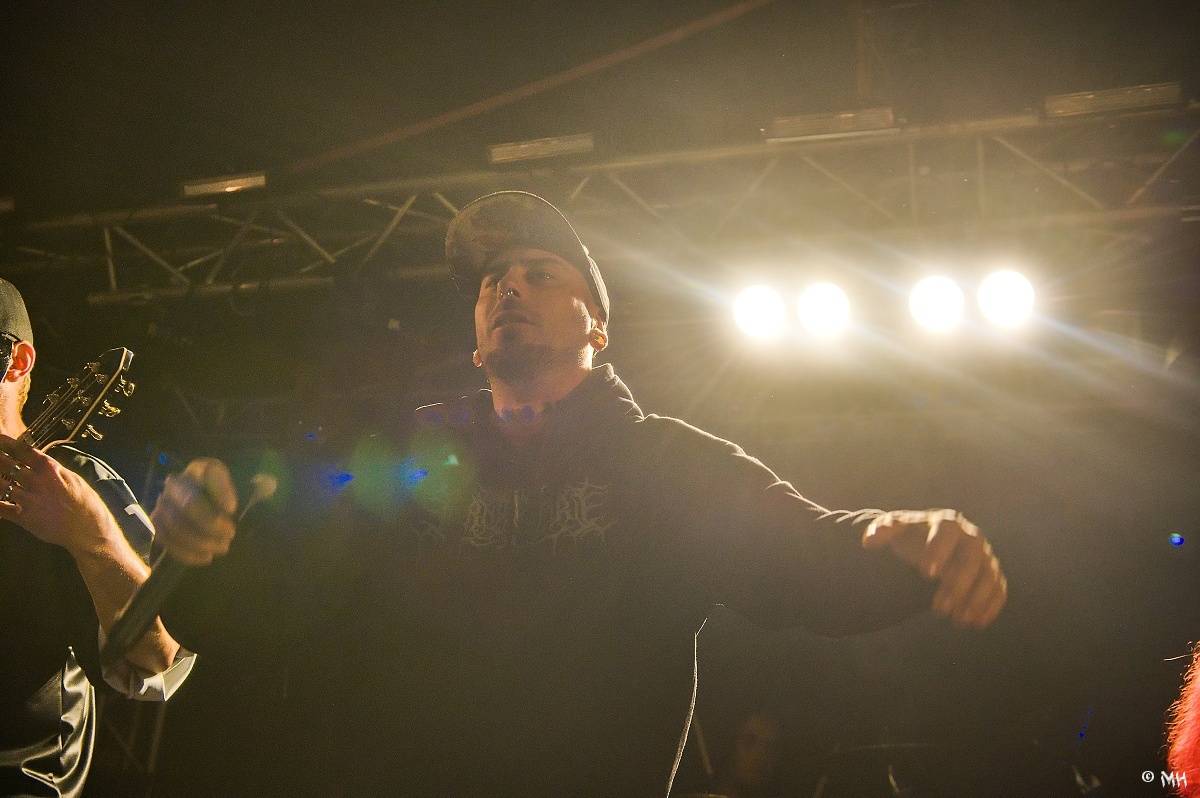 Druhému dni Destroy Festu nepřálo počasí. Metalové fanoušky bavili Sinner Self, Modern Age Dying nebo Pilsentura