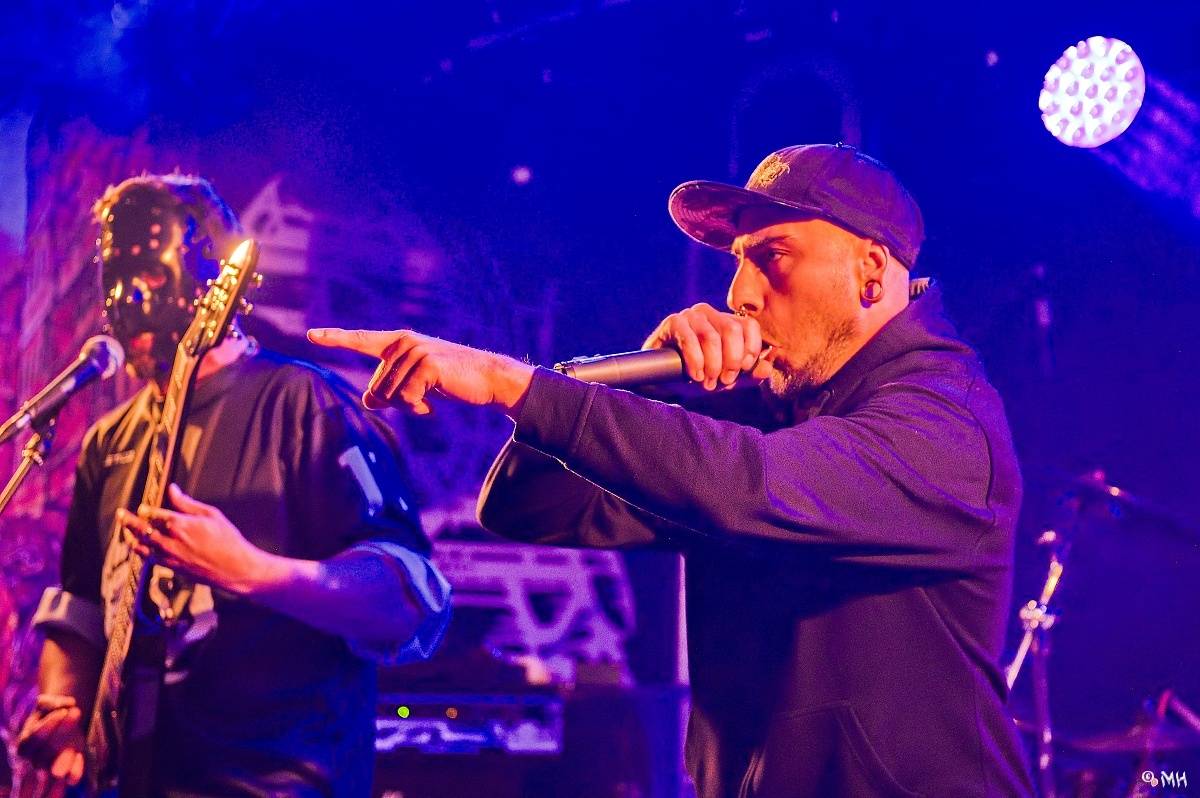 Druhému dni Destroy Festu nepřálo počasí. Metalové fanoušky bavili Sinner Self, Modern Age Dying nebo Pilsentura