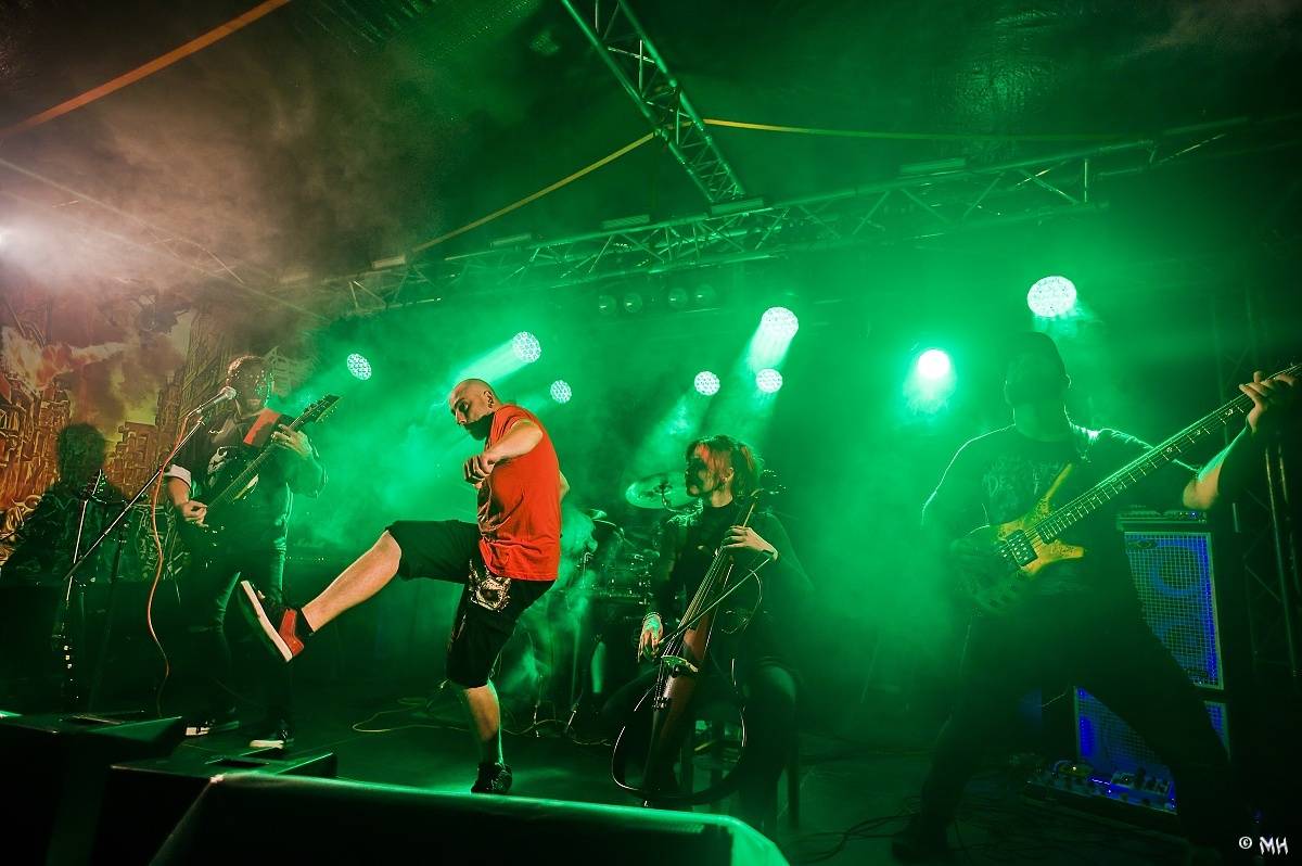 Druhému dni Destroy Festu nepřálo počasí. Metalové fanoušky bavili Sinner Self, Modern Age Dying nebo Pilsentura