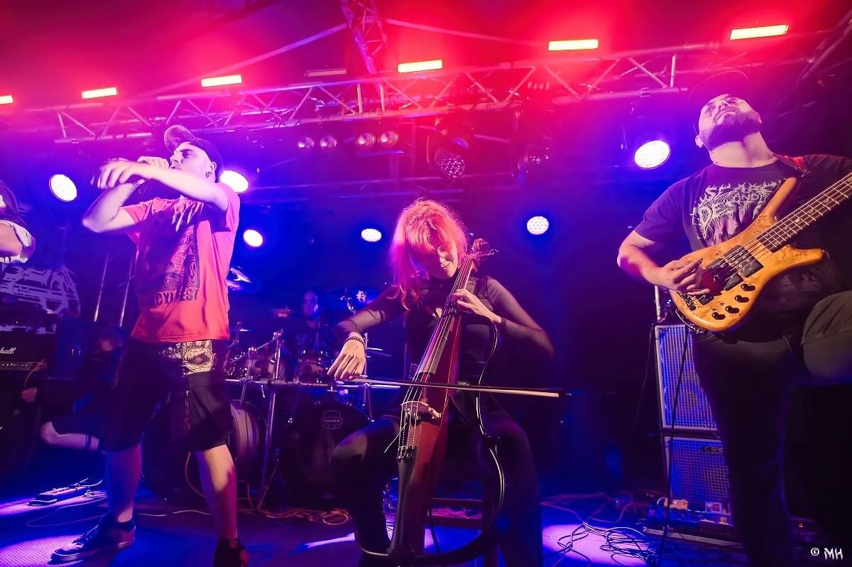 Druhému dni Destroy Festu nepřálo počasí. Metalové fanoušky bavili Sinner Self, Modern Age Dying nebo Pilsentura