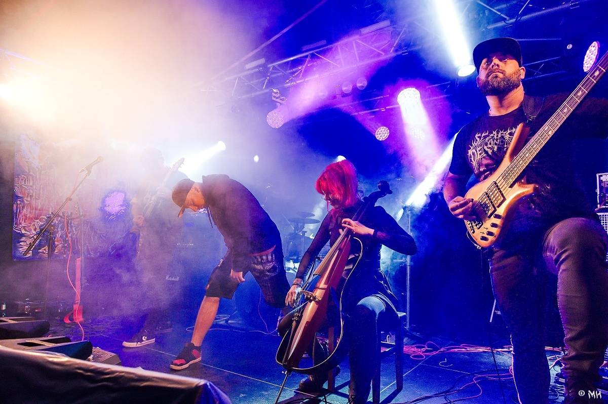 Druhému dni Destroy Festu nepřálo počasí. Metalové fanoušky bavili Sinner Self, Modern Age Dying nebo Pilsentura